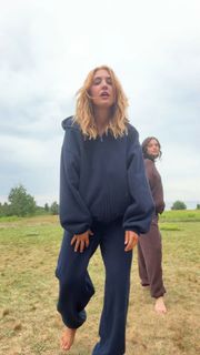 Sophie Nélisse feet photo 11