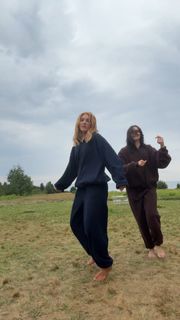 Sophie Nélisse feet photo 6