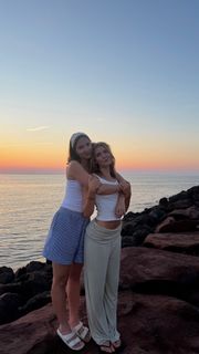 Sophie Nélisse feet photo 3