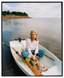 Sophie Nélisse feet photo 1