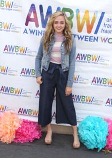 Sophie Reynolds feet photo 1