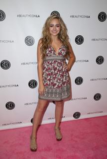 Sophie Reynolds feet photo 4