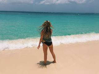 Sophie Reynolds feet photo 11