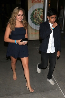 Sophie Reynolds feet photo 18