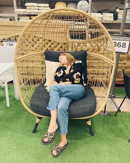 Sophie Rundle feet photo thumbnail