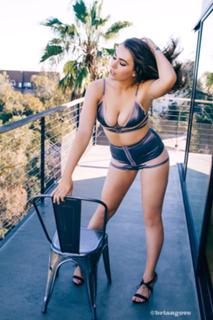 Sophie Simmons feet photo thumbnail