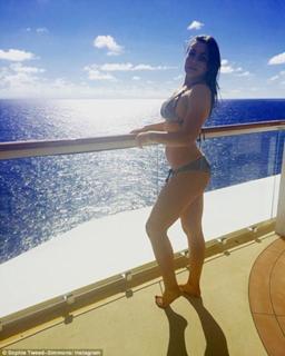 Sophie Simmons feet photo thumbnail