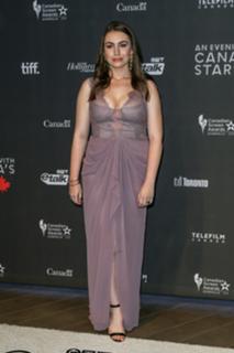 Sophie Simmons feet photo thumbnail