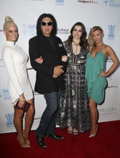 Sophie Simmons feet photo thumbnail