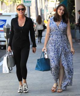 Sophie Simmons feet photo thumbnail