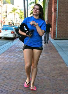 Sophie Simmons feet photo thumbnail