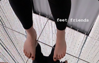 Sophie Simmons feet photo thumbnail