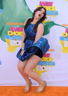 Sophie Simmons feet photo thumbnail