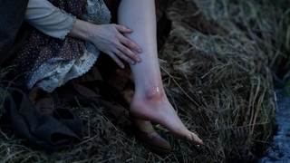 Sophie Skelton feet photo 6