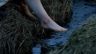 Sophie Skelton feet photo 5