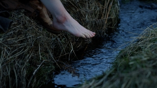 Sophie Skelton feet photo 4