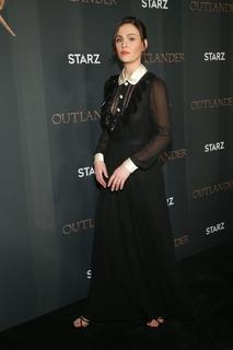 Sophie Skelton feet photo 1