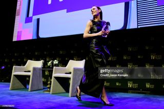Sophie Skelton feet photo 19