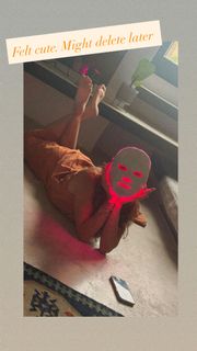 Sophie Skelton feet photo 3