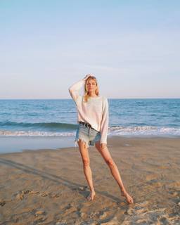 Sophie Sumner feet photo 11