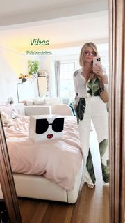 Sophie Sumner feet photo 11