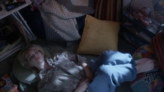 Sophie Thatcher feet photo thumbnail
