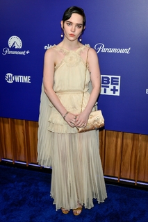 Sophie Thatcher feet photo thumbnail