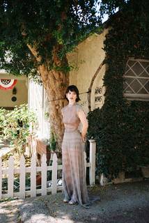 Sophie Thatcher feet photo thumbnail