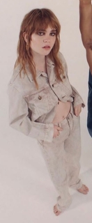 Sophie Thatcher feet photo thumbnail