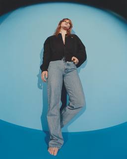 Sophie Thatcher feet photo thumbnail