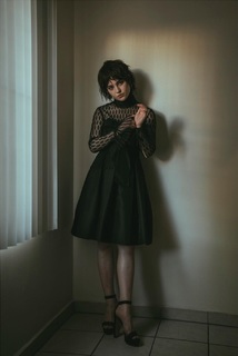 Sophie Thatcher feet photo thumbnail