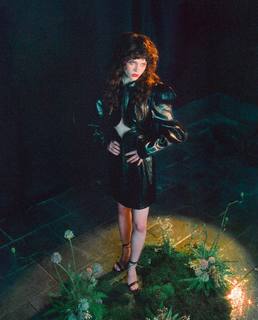 Sophie Thatcher feet photo thumbnail