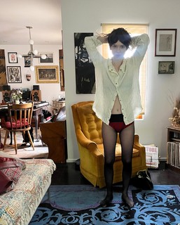 Sophie Thatcher feet photo thumbnail