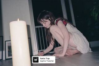 Sophie Thatcher feet photo thumbnail