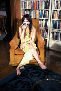 Sophie Thatcher feet photo thumbnail