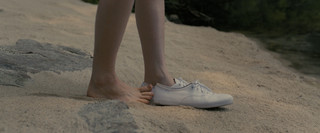 Sophie Thatcher feet photo thumbnail