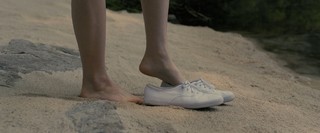 Sophie Thatcher feet photo thumbnail