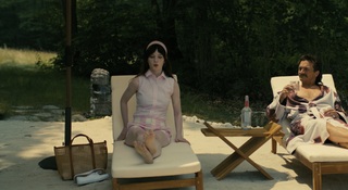 Sophie Thatcher feet photo thumbnail