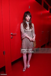 Sophie Thatcher feet photo thumbnail