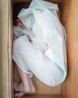 Sophie Thatcher feet photo thumbnail