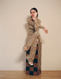 Sophie Thatcher feet photo thumbnail