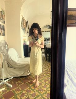 Sophie Thatcher feet photo thumbnail