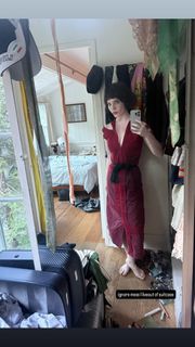 Sophie Thatcher feet photo thumbnail