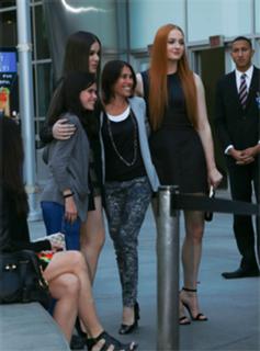 Sophie Turner feet photo thumbnail