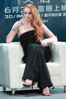 Sophie Turner feet photo thumbnail