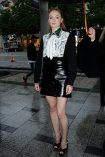 Sophie Turner feet photo thumbnail