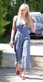 Sophie Turner feet photo thumbnail