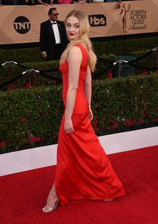 Sophie Turner feet photo thumbnail