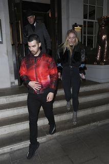 Sophie Turner feet photo thumbnail