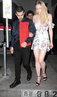 Sophie Turner feet photo thumbnail